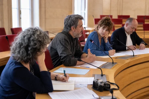 Commission parlementaire française examinant des images de Sainte-Soline et l’usage de la force