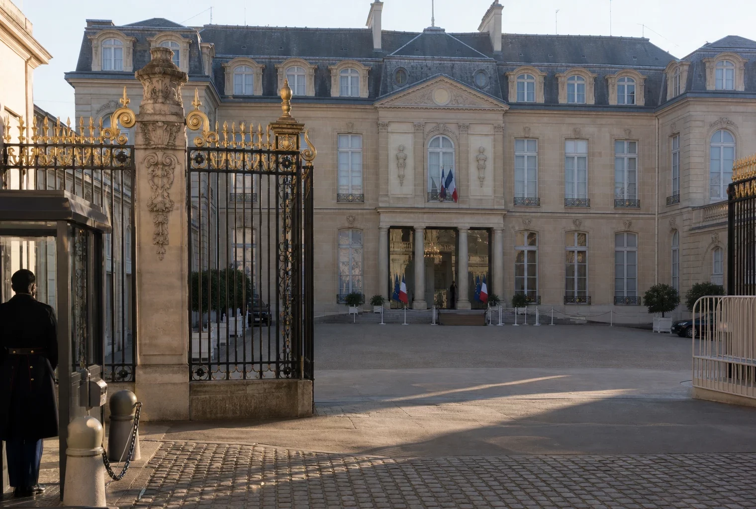 Entrée du palais de l’Élysée à Paris, avec ses grilles et la cour d’accès, en illustration de la présidentielle.