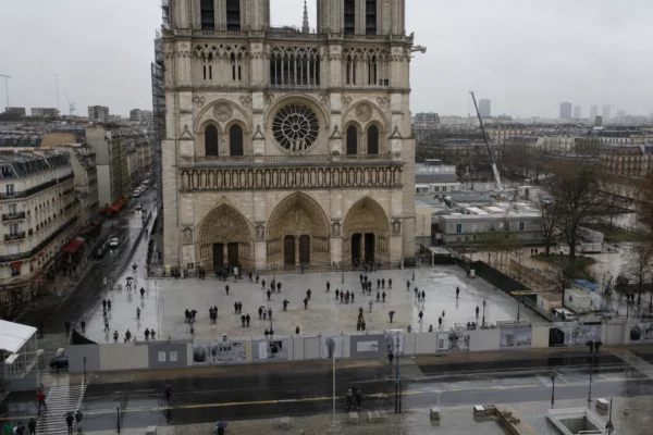 La cathédrale Notre-Dame de Paris, choisie comme étape centrale de la visite du pape en France.