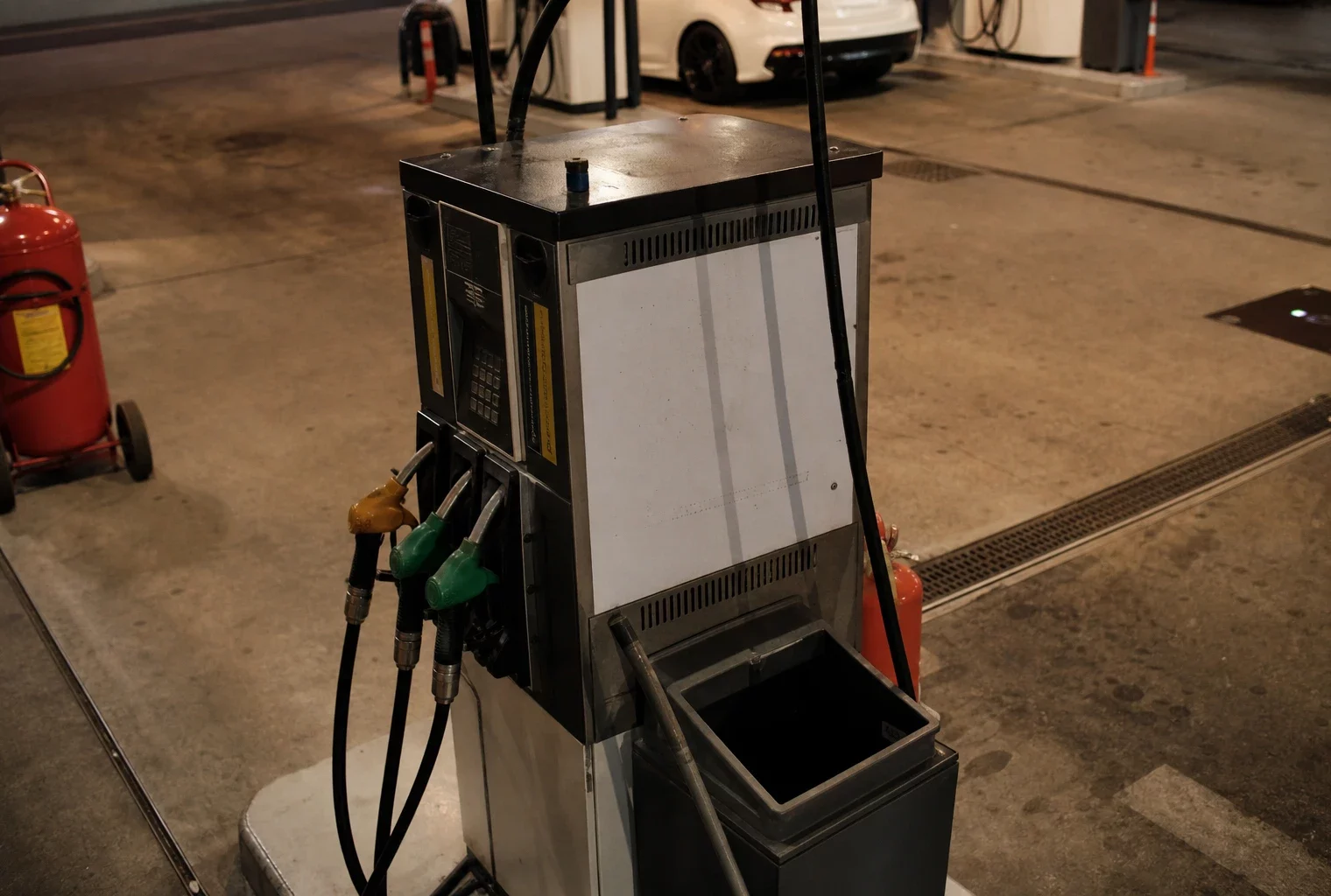 Pompe à carburant dans une station-service, en lien avec les mesures sur l’énergie et le pouvoir d’achat.