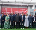 Aurélien Logeais, Félix Tshisekedi et la délégation de l’AS Monaco devant le stade Tata Raphaël, à Kinshasa.